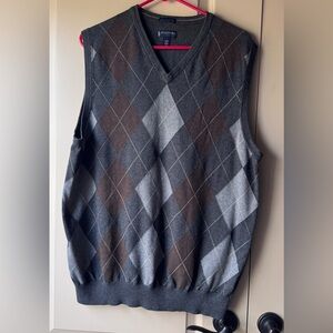 Stafford Men's V-Neck Argyle Sweater Vest - Gray and Brown